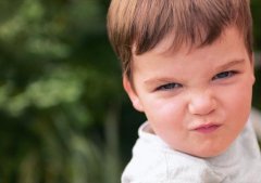 抽动症是什么因素导致的