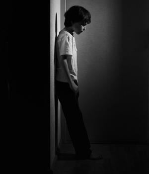 择思达斯_自闭症是天生的还是后天形成的