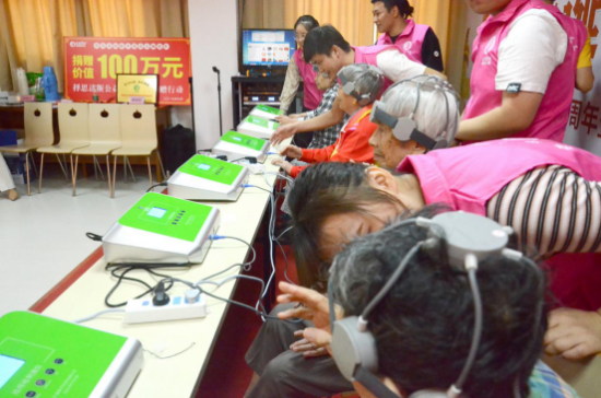 庆祝新中国成立70周年,择思达斯走进扬子敬老院开展关爱孤残老人爱心公益之行